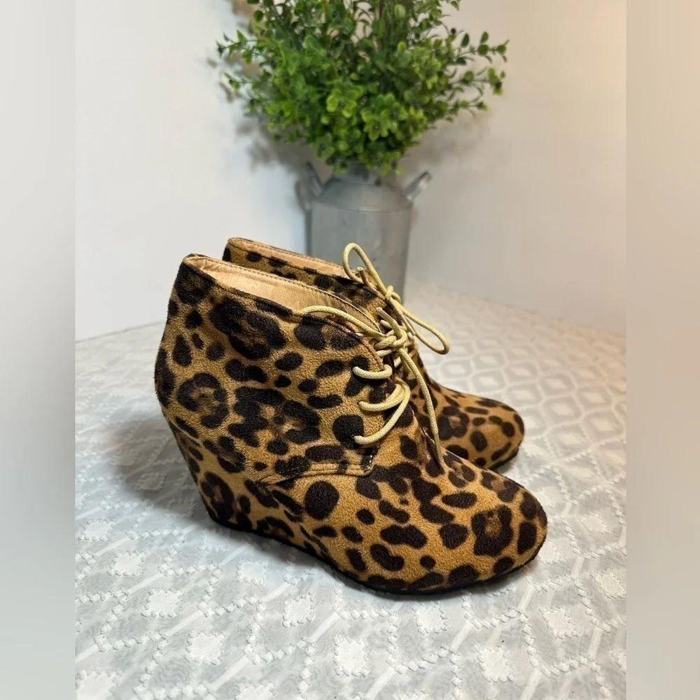 Bella Marie Leopard Suede Wedges, Women’s Size 6